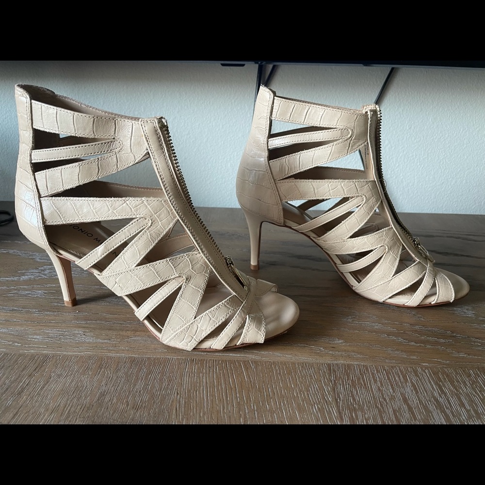 Antonio Melani Heels 8.5